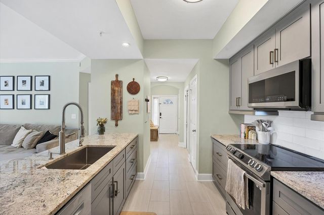 5711 BENTGRASS DRIVE 19-104, Sarasota, FL 34235