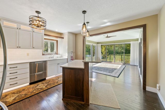 1603 Mary Street N, Maplewood, MN 55119