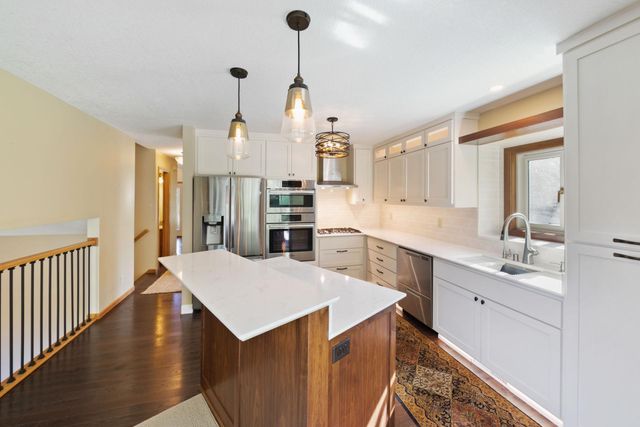 1603 Mary Street N, Maplewood, MN 55119