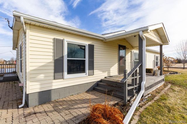 9002 Arnold Road, Ira Township, MI 48023