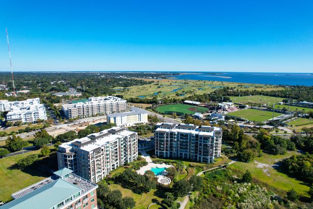 222 S Plaza Court, Mount Pleasant, SC 29464