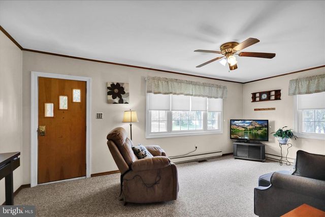17 RICHMAIDEN RD, Fleetwood, PA 19522