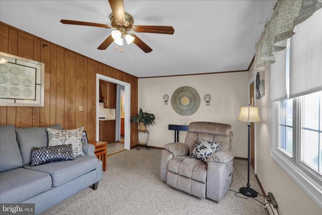 17 RICHMAIDEN RD, Fleetwood, PA 19522