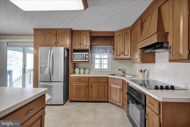 17 RICHMAIDEN RD, Fleetwood, PA 19522