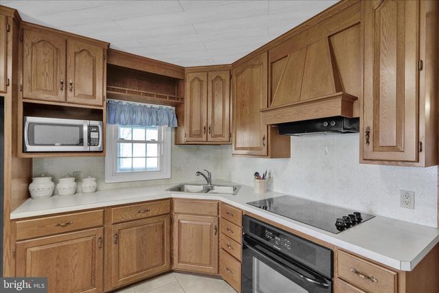 17 RICHMAIDEN RD, Fleetwood, PA 19522