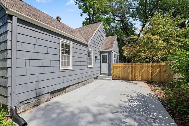 5406 Ash Street, Roeland Park, KS 66205