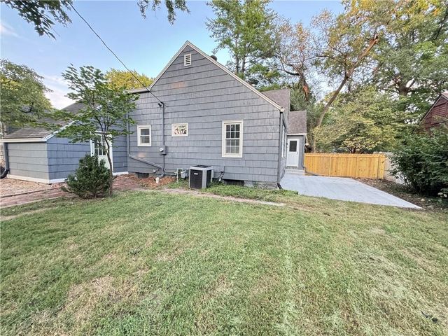 5406 Ash Street, Roeland Park, KS 66205