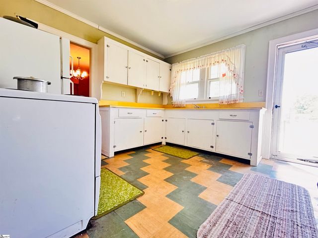 116 W Centennial Street, Clinton, SC 29325