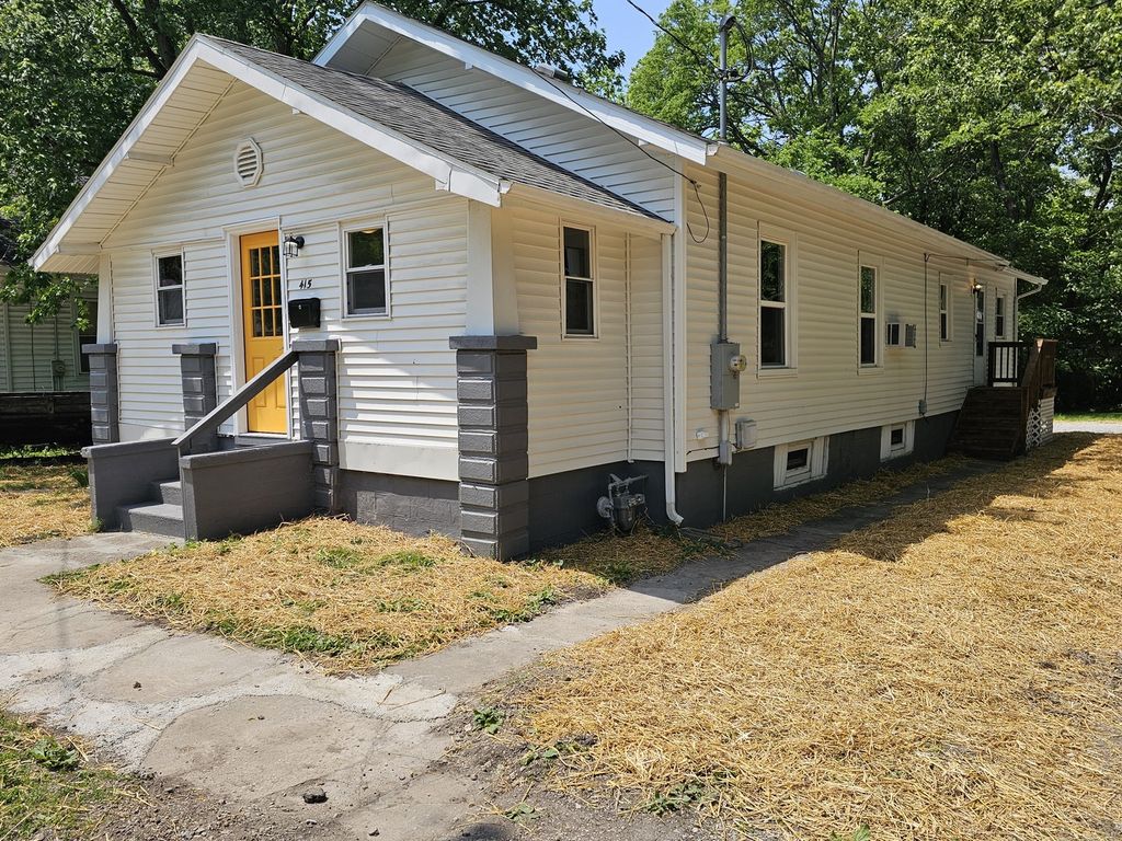 Image 1 of property listing at 415 S 21 Street, Mt Vernon, IL 62864