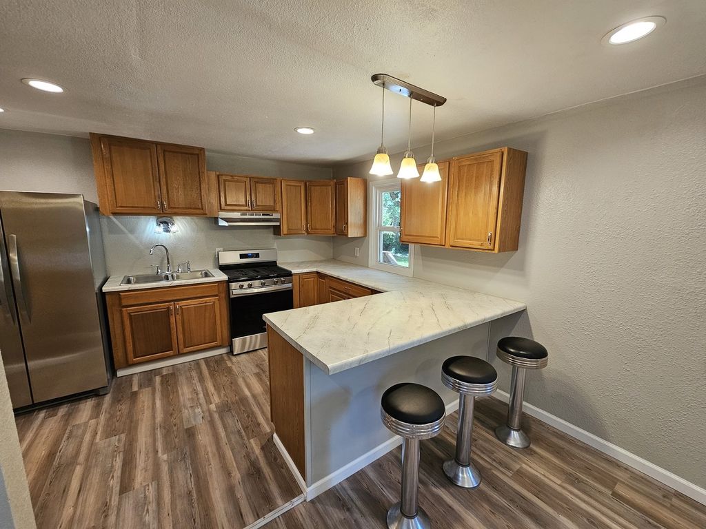 Image 11 of property listing at 415 S 21 Street, Mt Vernon, IL 62864