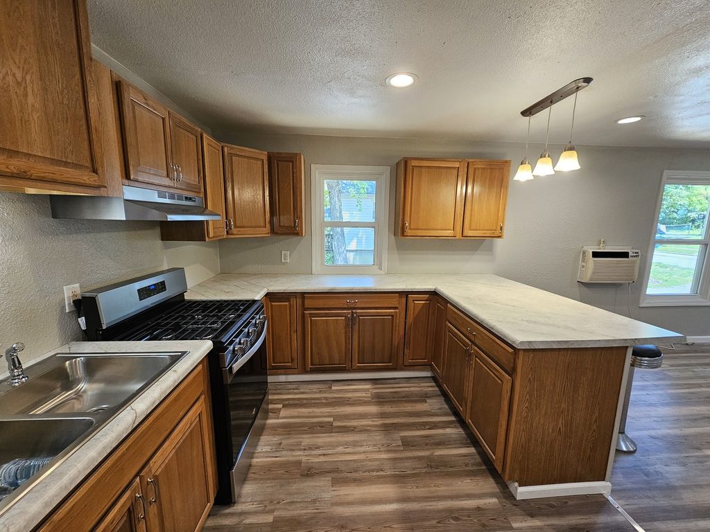 Image 12 of property listing at 415 S 21 Street, Mt Vernon, IL 62864