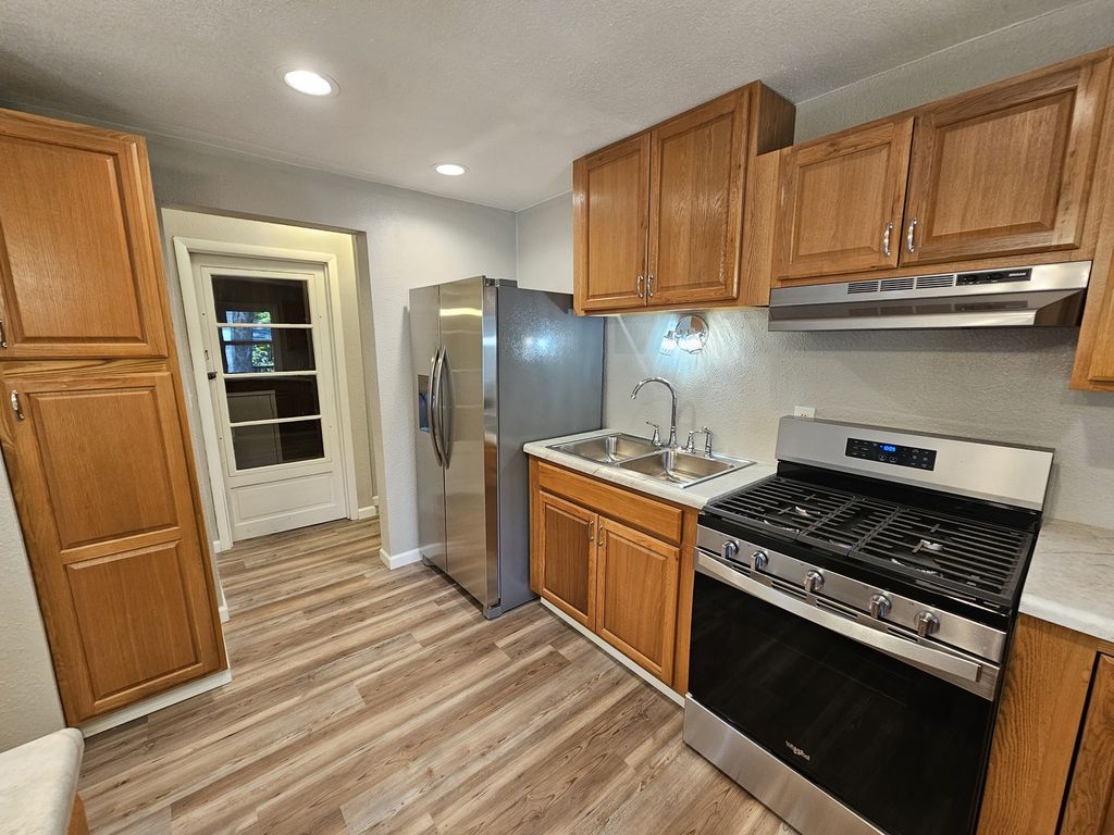 Image 13 of property listing at 415 S 21 Street, Mt Vernon, IL 62864