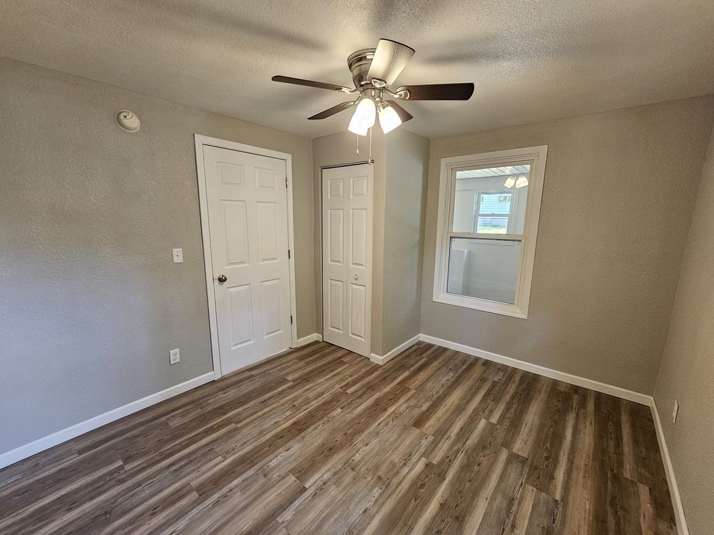 Image 15 of property listing at 415 S 21 Street, Mt Vernon, IL 62864