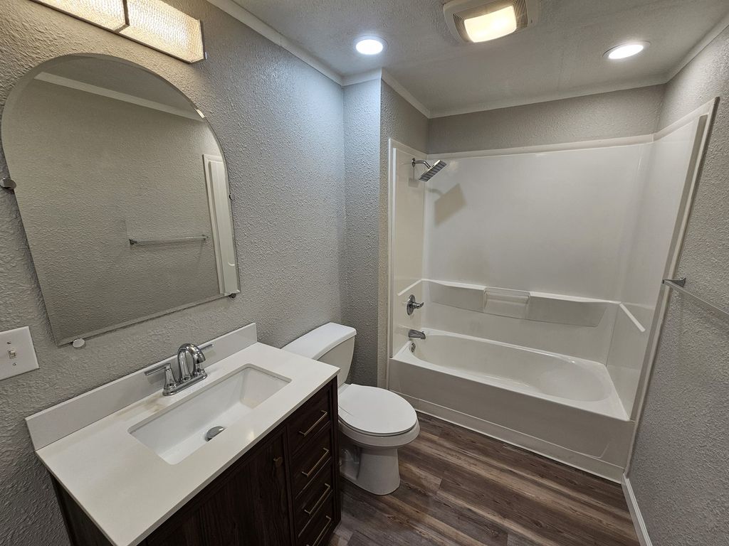 Image 16 of property listing at 415 S 21 Street, Mt Vernon, IL 62864