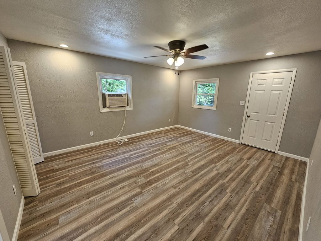 Image 18 of property listing at 415 S 21 Street, Mt Vernon, IL 62864