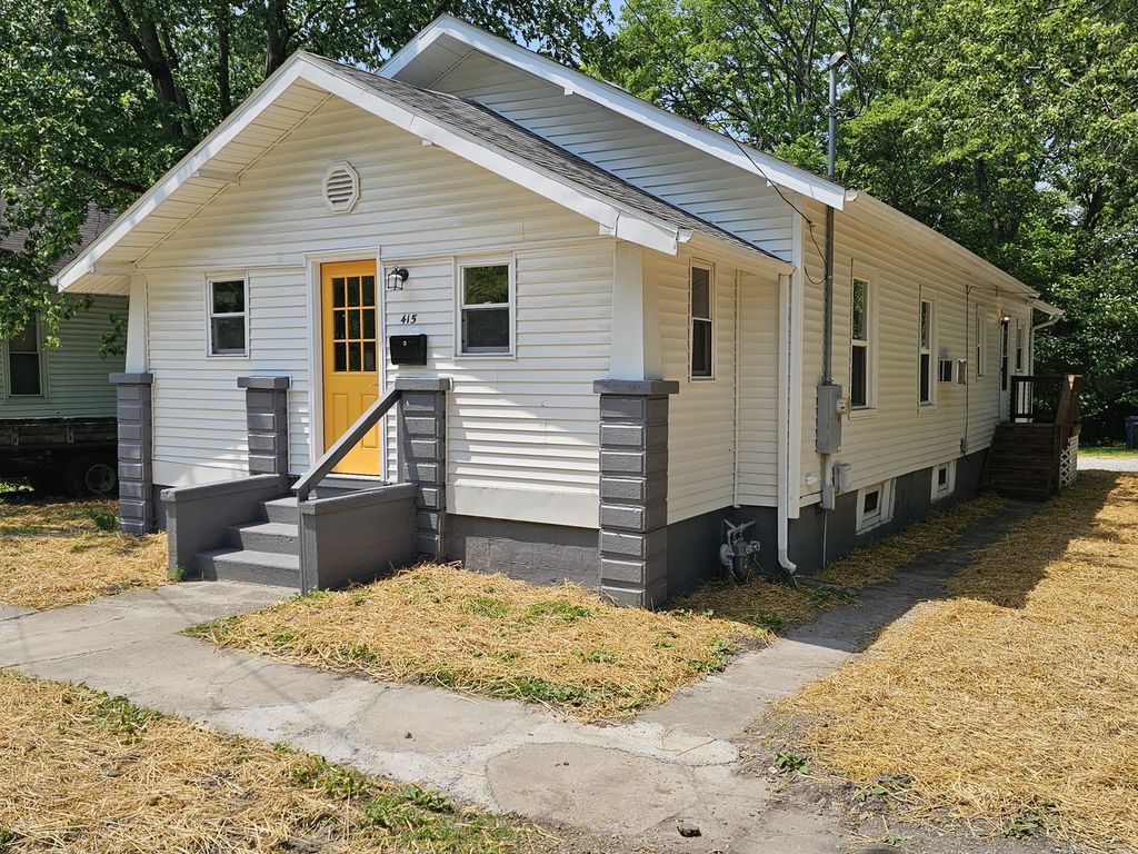 Image 3 of property listing at 415 S 21 Street, Mt Vernon, IL 62864