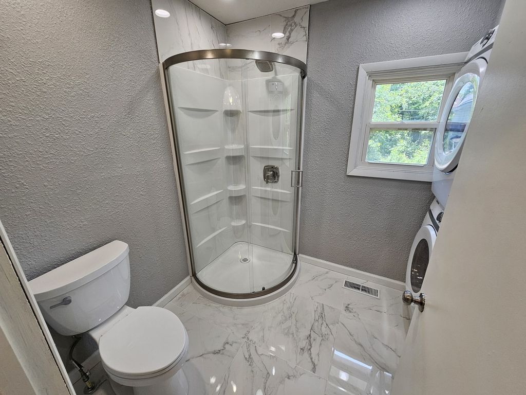 Image 21 of property listing at 415 S 21 Street, Mt Vernon, IL 62864