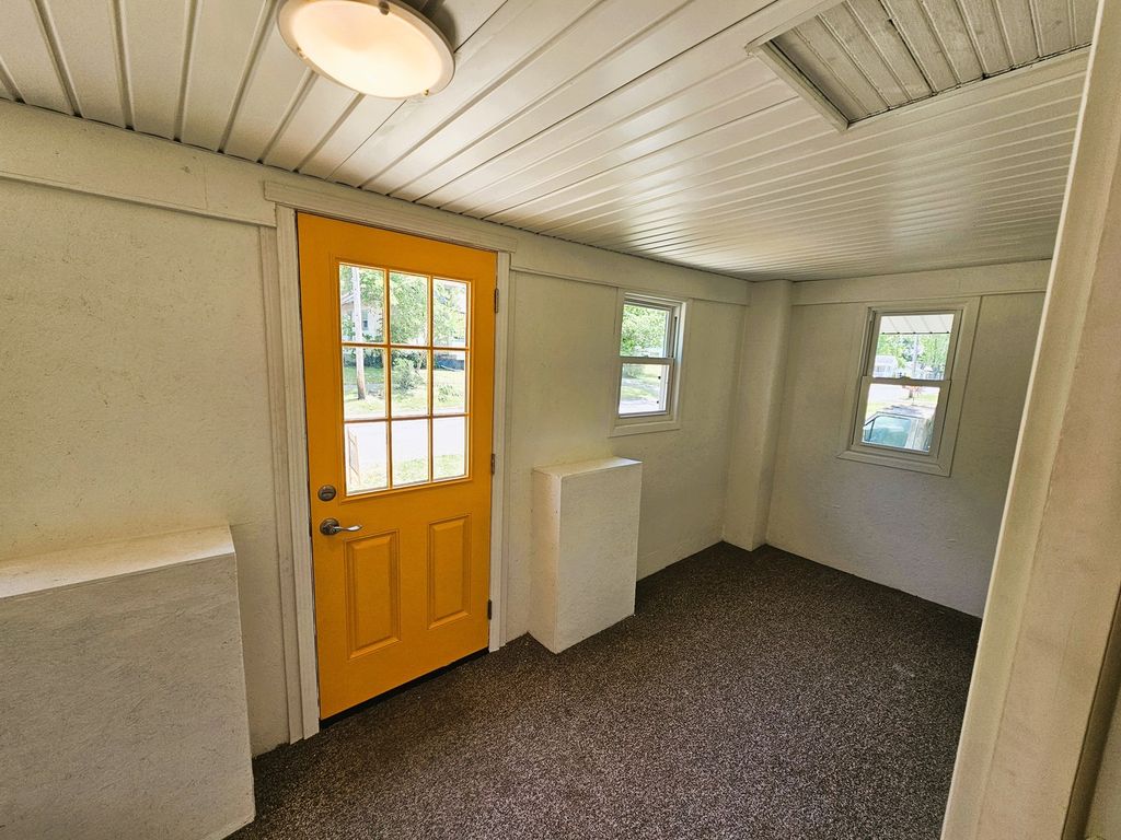 Image 5 of property listing at 415 S 21 Street, Mt Vernon, IL 62864