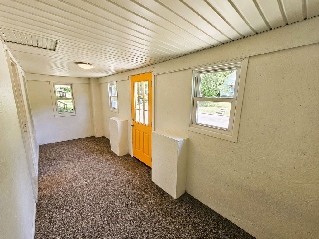 Image 6 of property listing at 415 S 21 Street, Mt Vernon, IL 62864