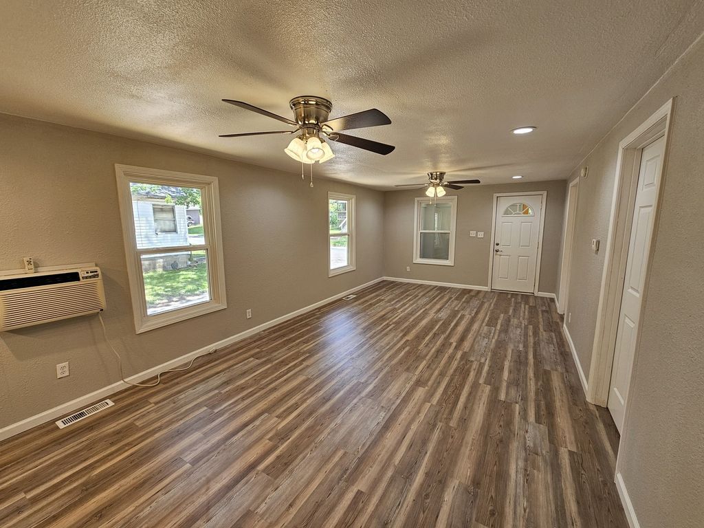 Image 8 of property listing at 415 S 21 Street, Mt Vernon, IL 62864