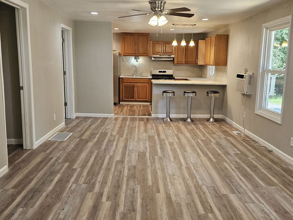 Image 9 of property listing at 415 S 21 Street, Mt Vernon, IL 62864