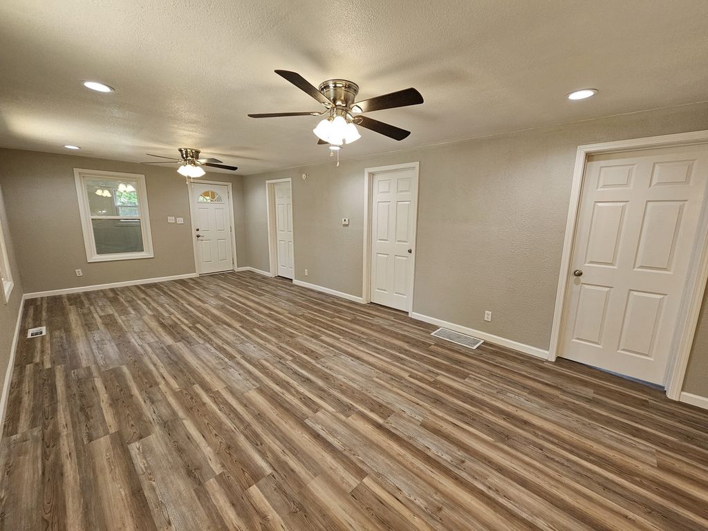 Image 10 of property listing at 415 S 21 Street, Mt Vernon, IL 62864
