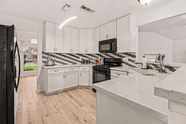 4802 Stone Bridge Street, Baytown, TX 77521