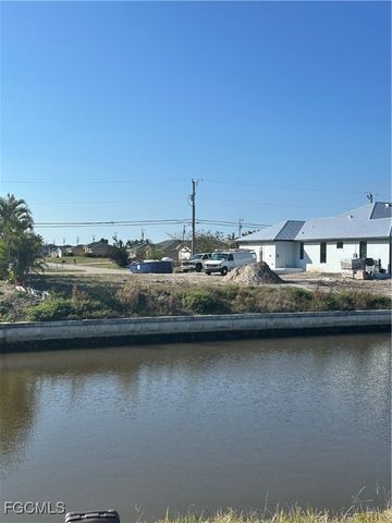 813 SW 40th TER, Cape Coral, FL 33914