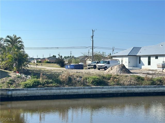 813 SW 40th TER, Cape Coral, FL 33914