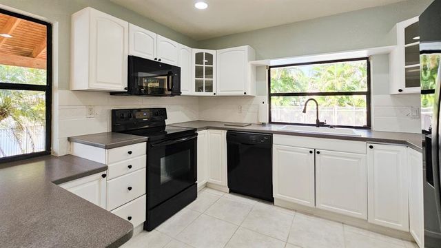 2840 Begonia Way, Cooper City, FL 33026