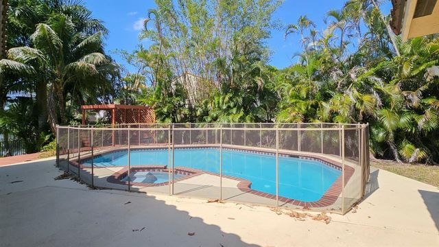 2840 Begonia Way, Cooper City, FL 33026