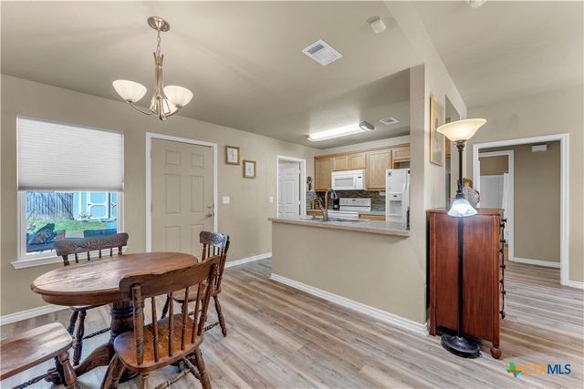 1209 E Avenue F, Lampasas, TX 76550