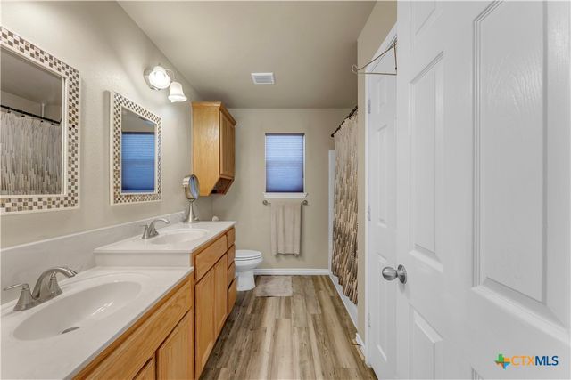 1209 E Avenue F, Lampasas, TX 76550