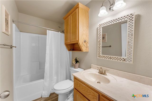 1209 E Avenue F, Lampasas, TX 76550