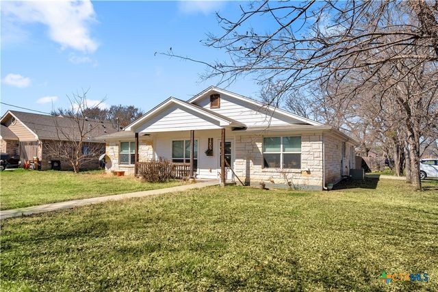 1209 E Avenue F, Lampasas, TX 76550