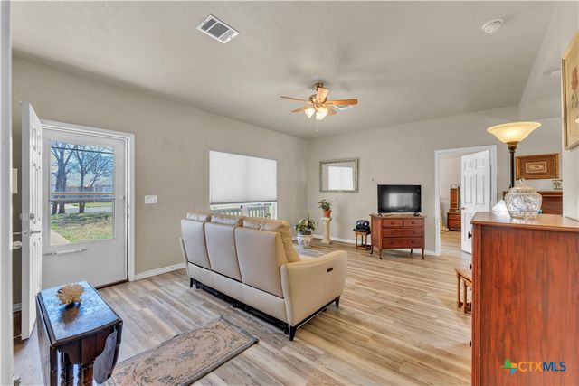 1209 E Avenue F, Lampasas, TX 76550