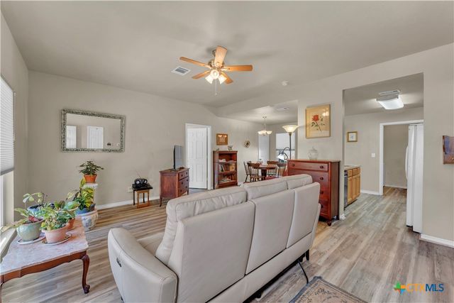 1209 E Avenue F, Lampasas, TX 76550