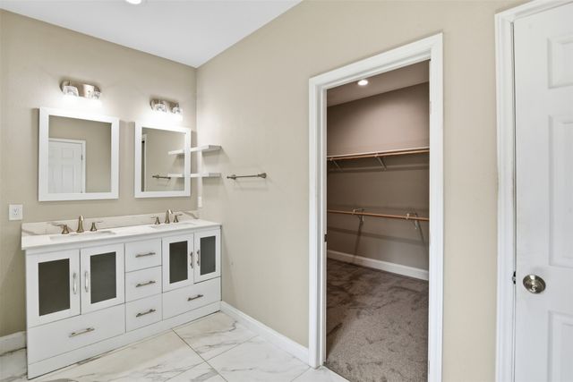 2204 Albert Broadfoot Street, Bonham, TX 75418