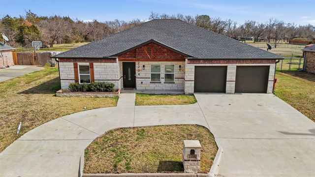 2204 Albert Broadfoot Street, Bonham, TX 75418