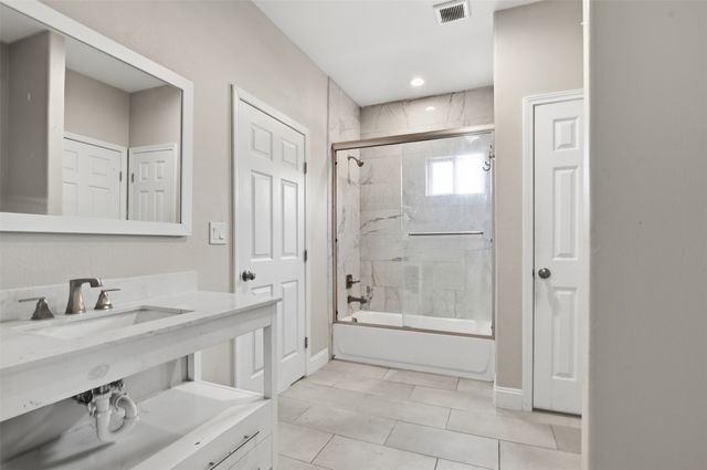 2204 Albert Broadfoot Street, Bonham, TX 75418