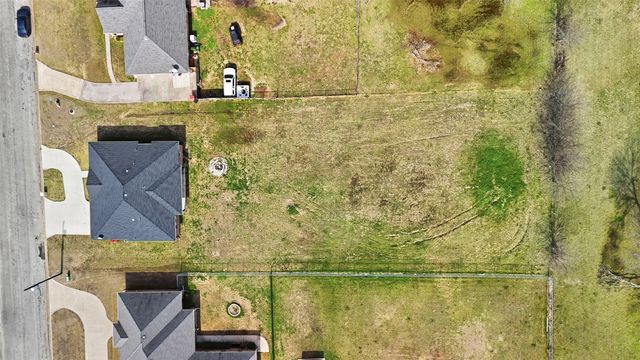 2204 Albert Broadfoot Street, Bonham, TX 75418