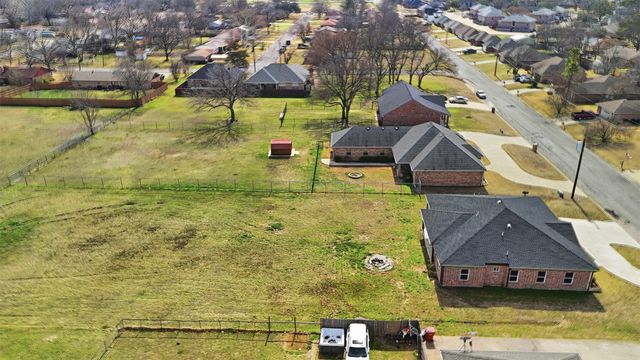 2204 Albert Broadfoot Street, Bonham, TX 75418