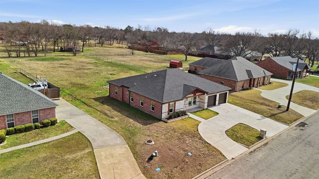 2204 Albert Broadfoot Street, Bonham, TX 75418