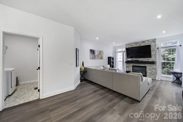 9954 Mitchell Glen Drive, Charlotte, NC 28277