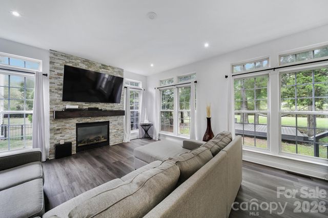 9954 Mitchell Glen Drive, Charlotte, NC 28277