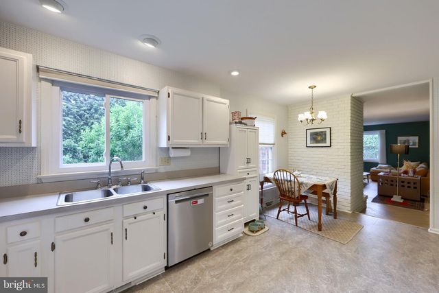1856 BEVERLY DR, Lancaster, PA 17601