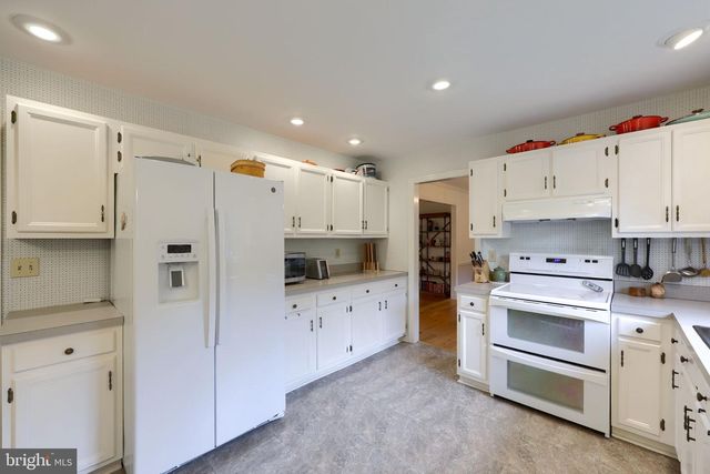 1856 BEVERLY DR, Lancaster, PA 17601