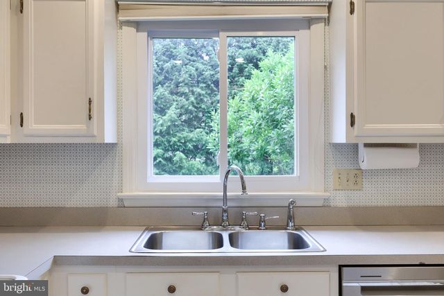 1856 BEVERLY DR, Lancaster, PA 17601