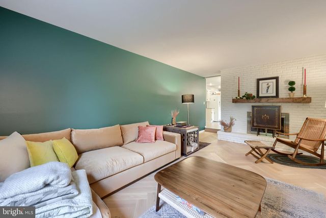 1856 BEVERLY DR, Lancaster, PA 17601