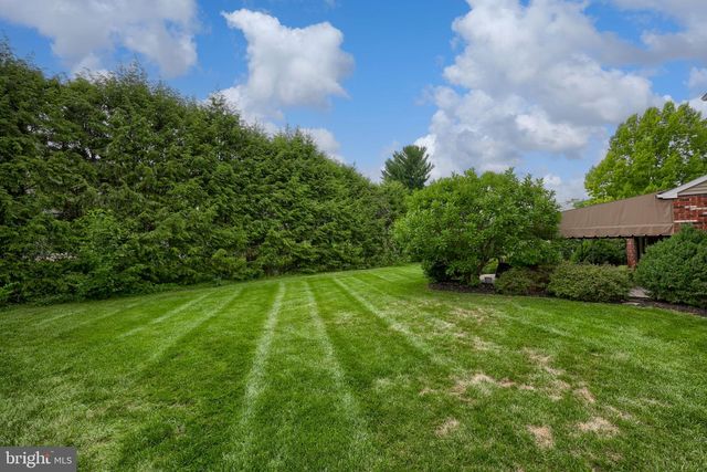 1856 BEVERLY DR, Lancaster, PA 17601